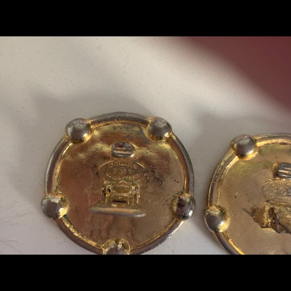 Vintage CHANEL clip on earrings - Picture 3 of 3